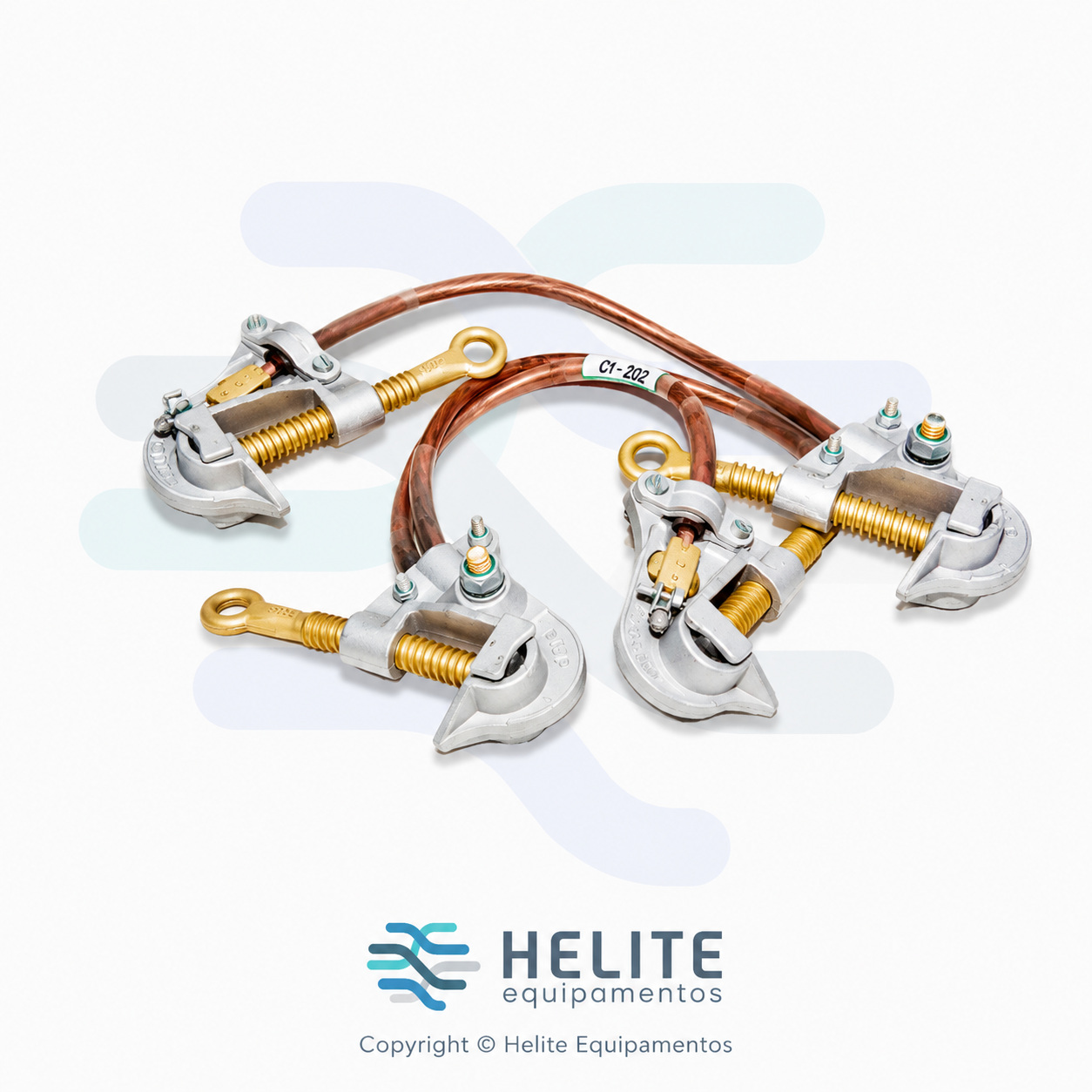 Conjunto de Aterramento Temporário Baixa Tensão composto por quatro grampos em liga de alumínio e cabos de cobre extraflexíveis 25 mm² para manutenção em redes elétricas.